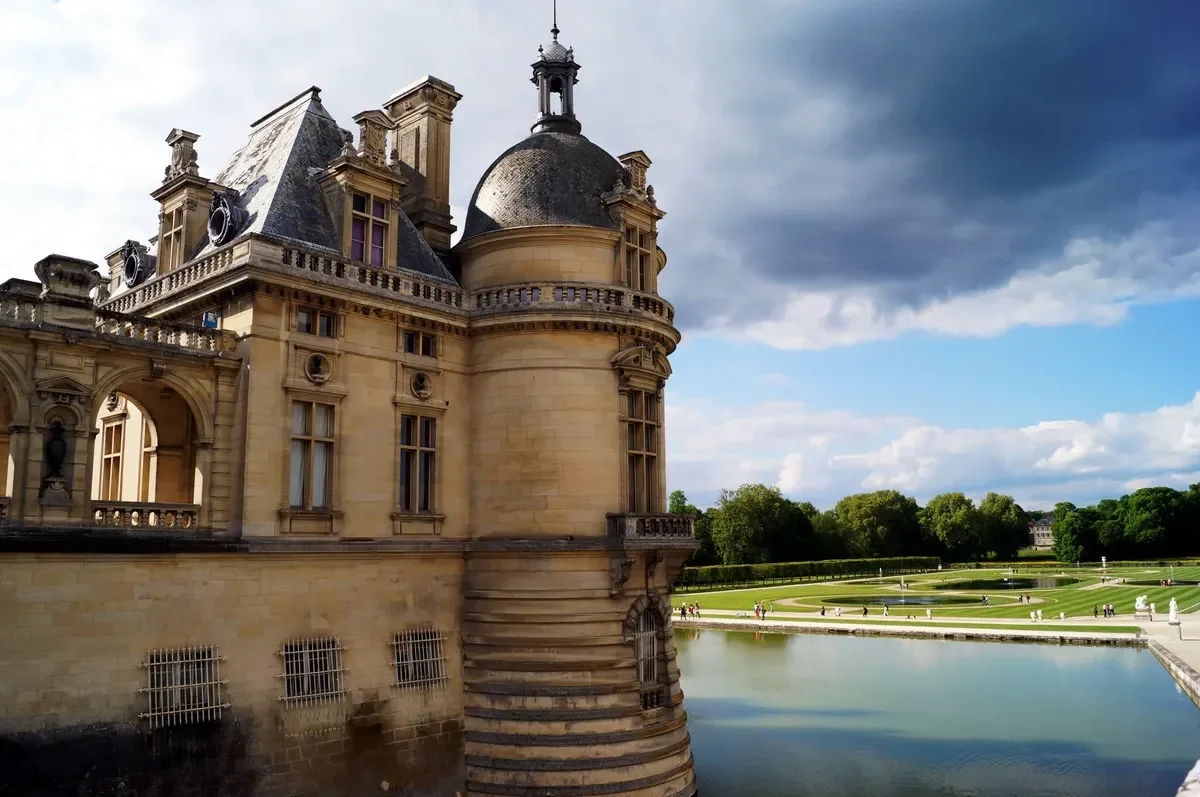Château de Chantilly beside its moat, an easy independent day trip from Paris